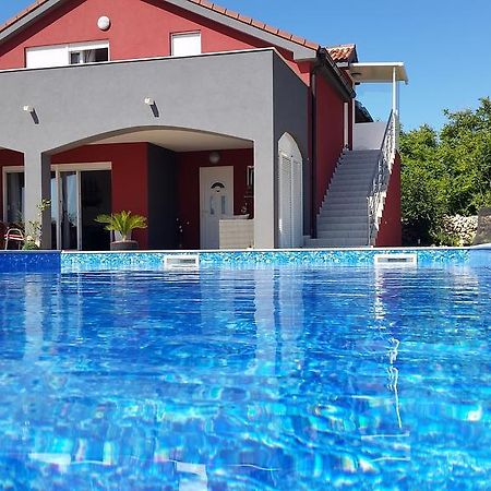 شقة House With Swimming Pool Blue Diamond بوفليانا المظهر الخارجي الصورة