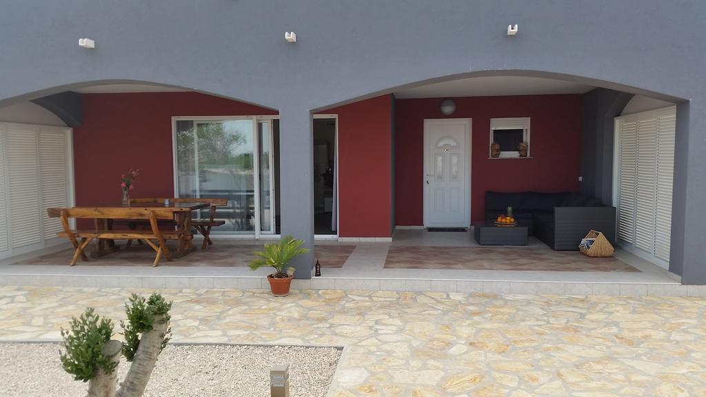 شقة House With Swimming Pool Blue Diamond بوفليانا الغرفة الصورة